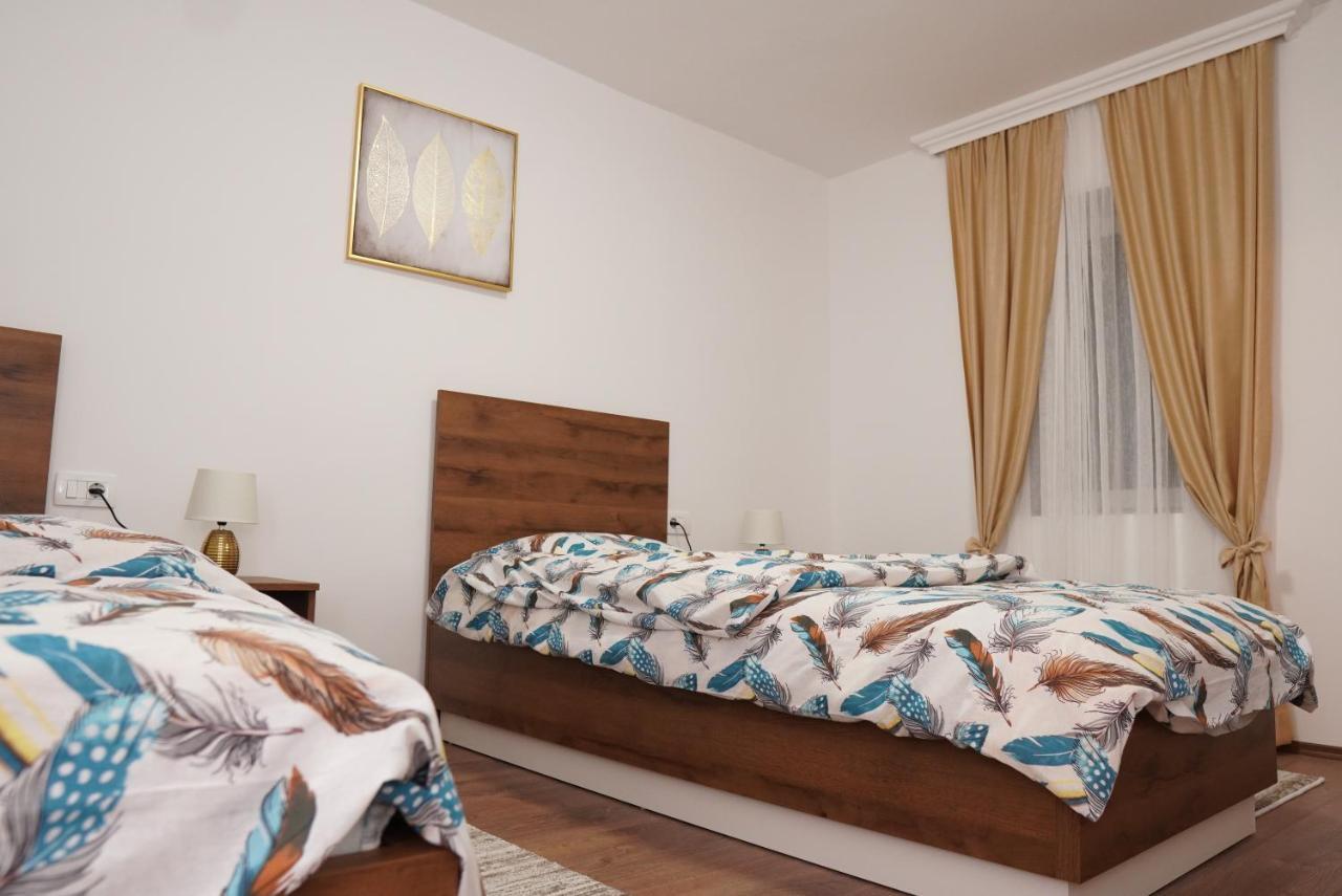 Apartments Manitovac M Niksic Ngoại thất bức ảnh