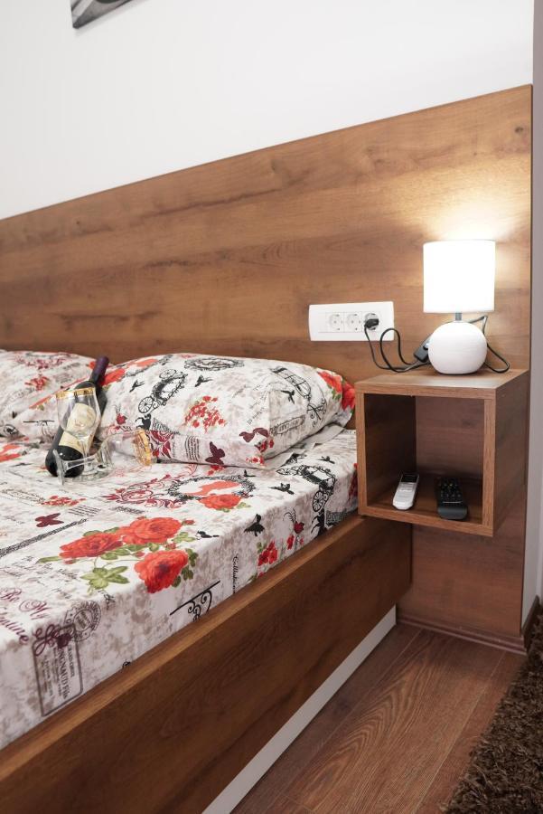 Apartments Manitovac M Niksic Ngoại thất bức ảnh