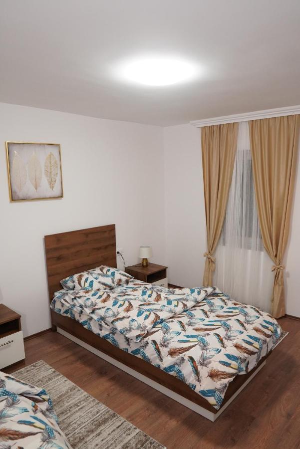 Apartments Manitovac M Niksic Ngoại thất bức ảnh