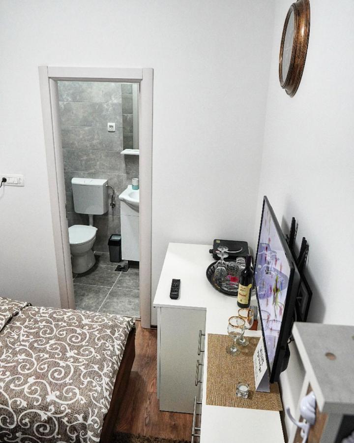 Apartments Manitovac M Niksic Ngoại thất bức ảnh