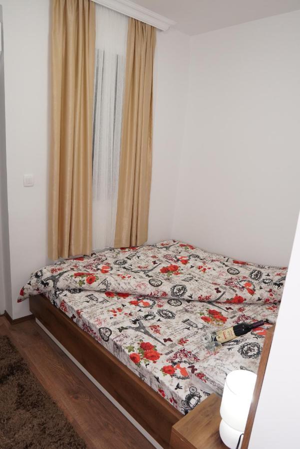 Apartments Manitovac M Niksic Ngoại thất bức ảnh