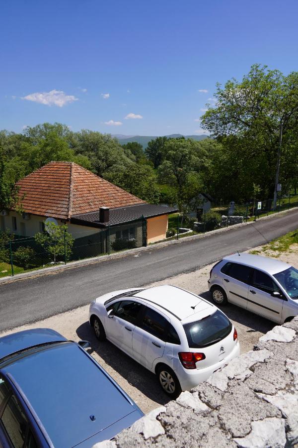 Apartments Manitovac M Niksic Ngoại thất bức ảnh